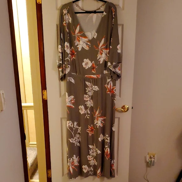 G by Giuliana Olive Green and Pink V-Neck Maxi Dress Size 2X with Flowy Sleeves - Picture 1 of 4
